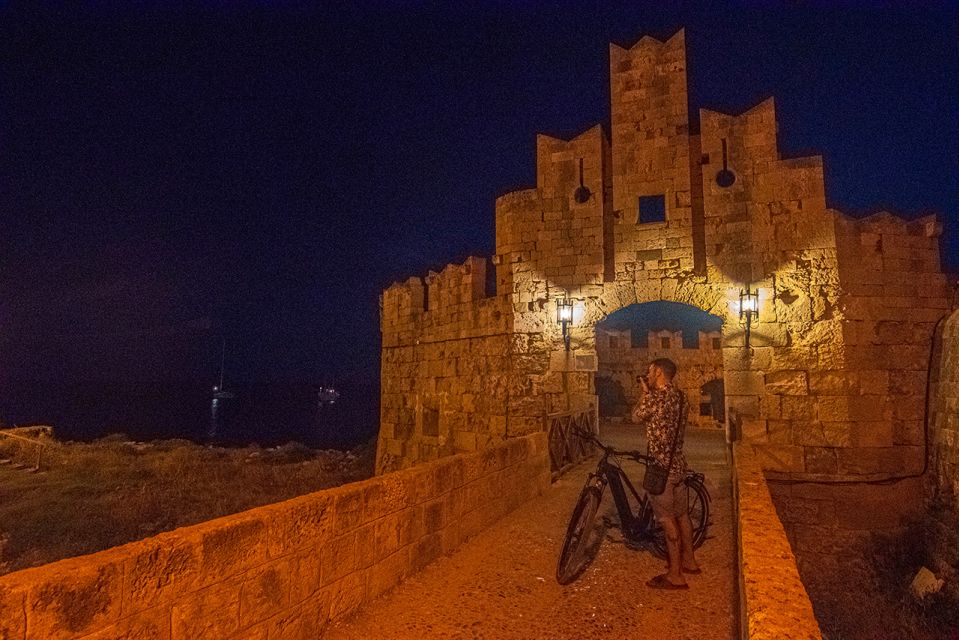 Night Rhodes: old town Gastro e-bike tour with drink & meze - Who should book this evening ride?