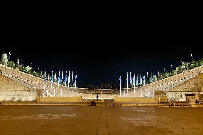 Night Tour of the City of Athens with Guide in Spanish - Zeus’s Temple under the evening sky