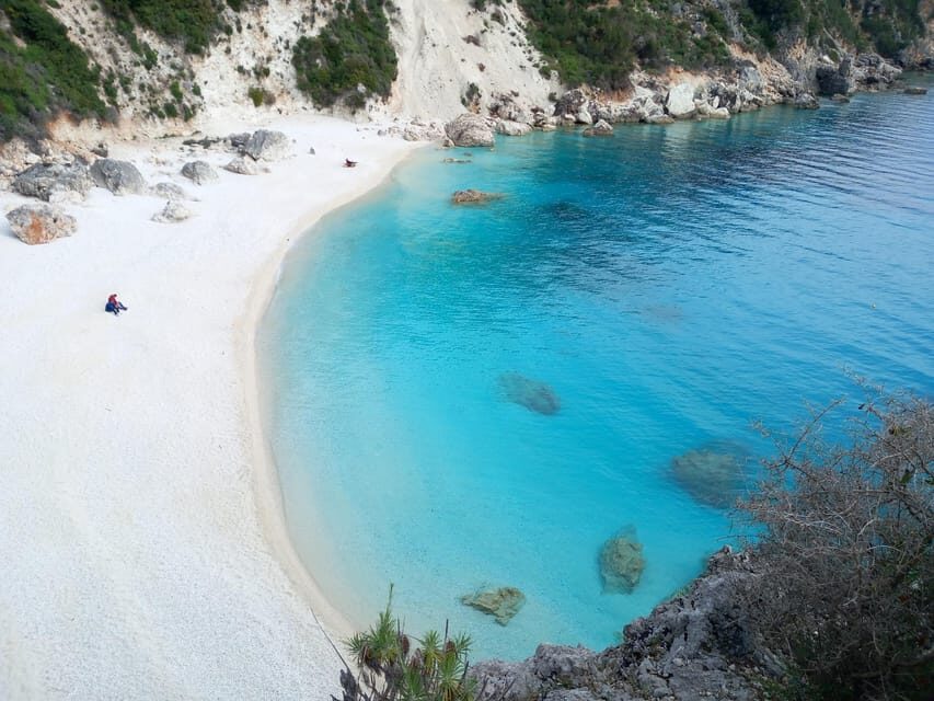 Nydri: Boat Cruise to the famous beaches of Lefkada - The sailback to Nydri: views, sea air, and the reality of group boats