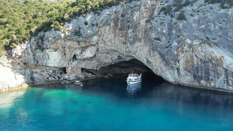 Nydri: Island Hopping Boat Cruise with Beach BBQ Lunch - Nydri Harbor and the small-boat setup (IONIAN STAR)