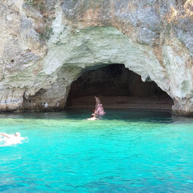 Nydri: Island-hopping Boat Cruise with Lunch and Drinks - Giovanni’s cave to Scorpio: how the swimming windows work