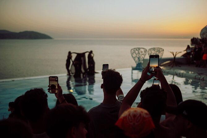 Official Wristband in los, Cyclades - Life is a Beach Party bar crawls