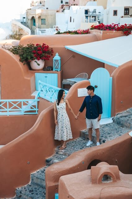 Oia: Couple photoshoot with 30 edited Photos - How you actually get the iconic Oia look (without losing hours)