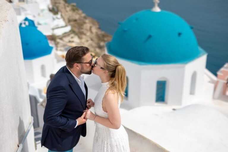 Oia: Couple photoshoot with 30 edited Photos - Couple photoshoot vs flying dress: choose the mood you want