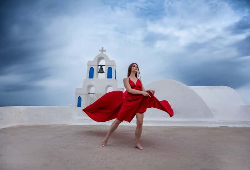 Oía: Santorini Professional Photoshoot with Edited Photos - Practical considerations: parking, rain, and kids