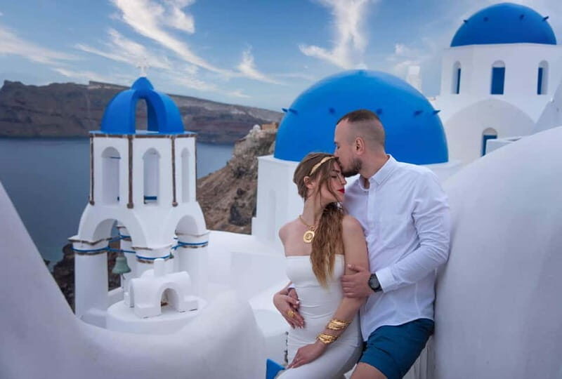 Oía: Santorini Professional Photoshoot with Edited Photos - Why Oia evening light is the real star of the show