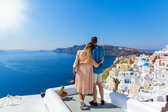 Oia Sunset and Traditional Villages Full Day Tour - Perissa black sand: the lunch-and-reset hour