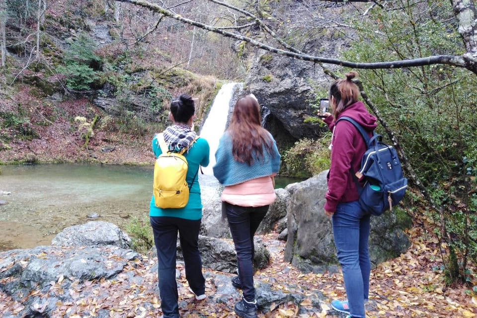 Olympus Highlights Hike - Walking beside the Enipeas river