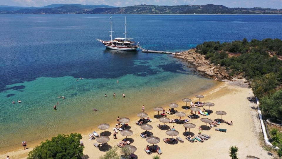 Ouranoupoli : Mount Athos & Banana beach - The beach is pleasant, but the atmosphere can vary