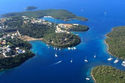 Parga, Sivota and Blue Lagoon Cruise - Parga’s old town and Venetian castle