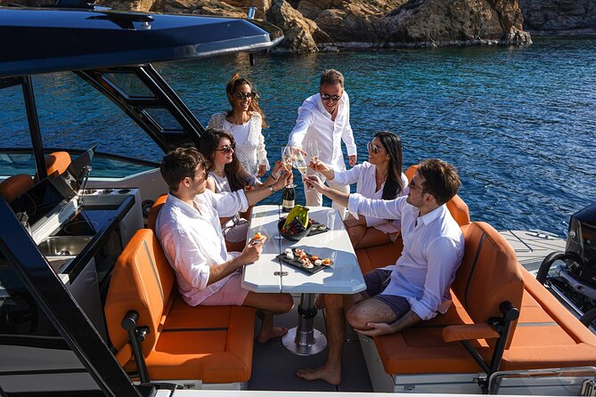 Paros-Antiparos Private Cruise on a Luxurious Saxdor 320 - A seven-hour route through the Paros island group