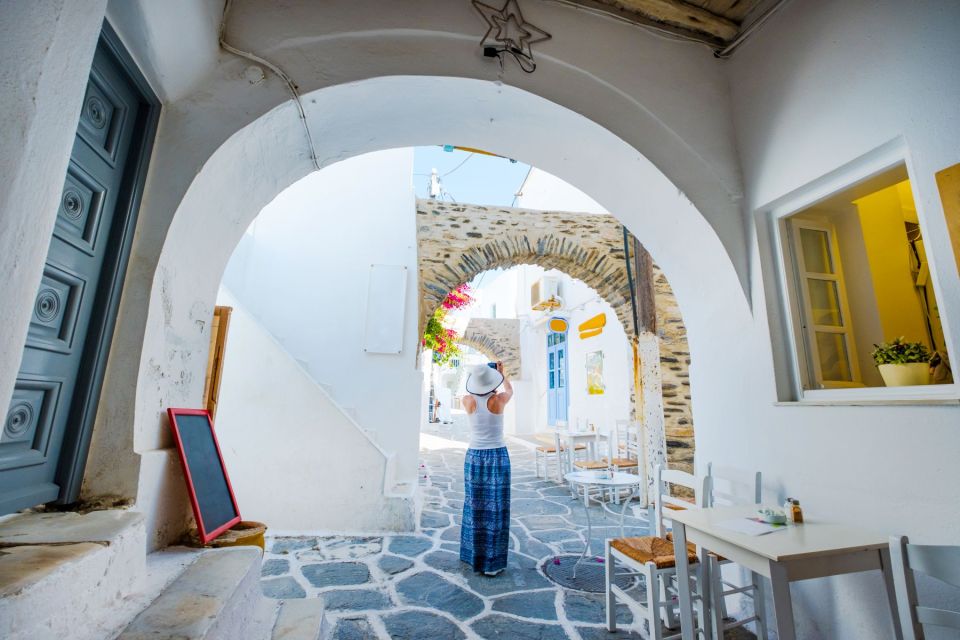 Paros: Exclusive Sunset Highlights Tour by Luxury Minivan - Parikia: old lanes and a legendary church