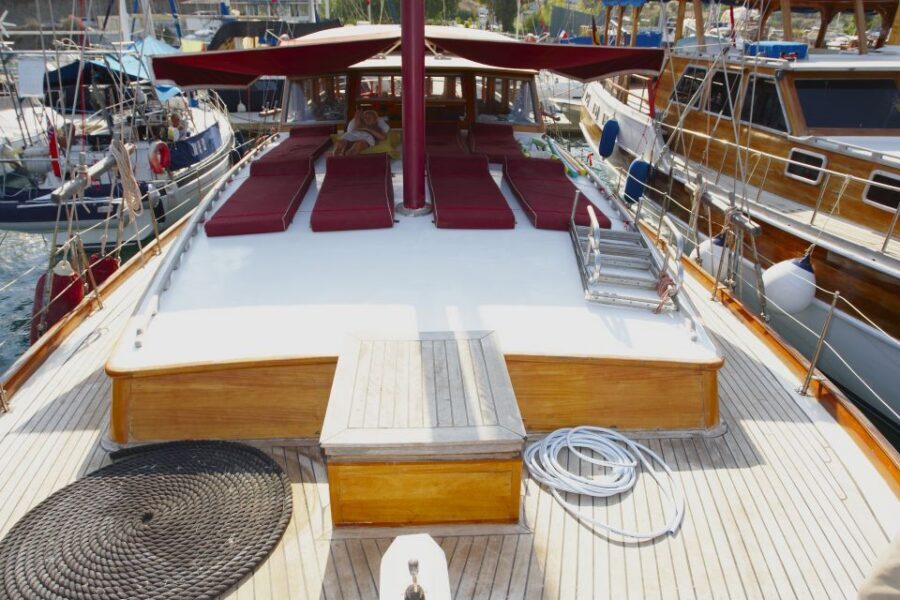 Paros: Traditional Gulet Shared or Private Island Cruise - Despotiko and the Antiparos channel ruins: water plus story moments