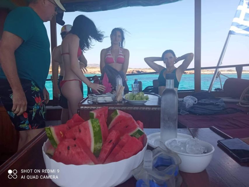 Paros: Traditional Gulet Shared or Private Island Cruise - Greek food, aperitif, and free drinks: what to expect on board