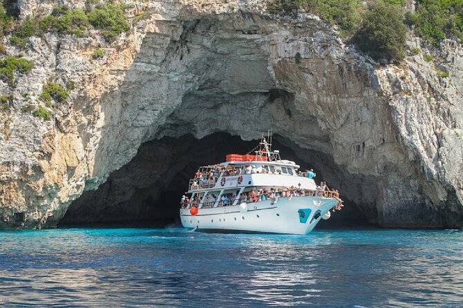 Paxos Antipaxos the best boat trip from Corfu - Key points at a glance