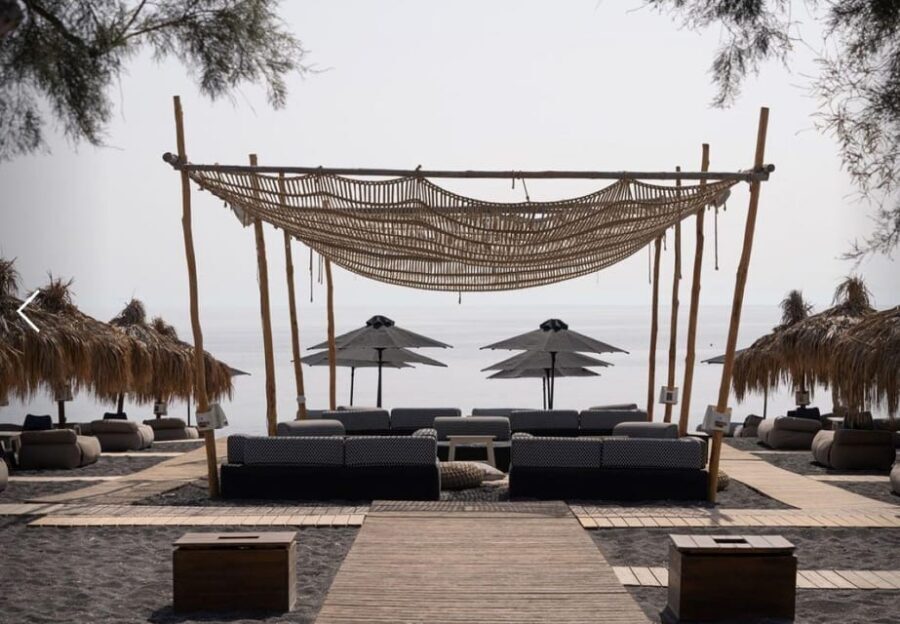 Perivolos: Beach Experience at Wet Stories - Logistics that can make or break your day: codes, rows, and check-in