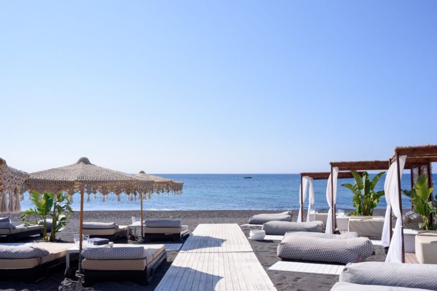 Perivolos Beach: Sun-Bed Experience FortyOne Bar Restaurant - Sunbeds vs Cabanas: Choose Your Comfort Style