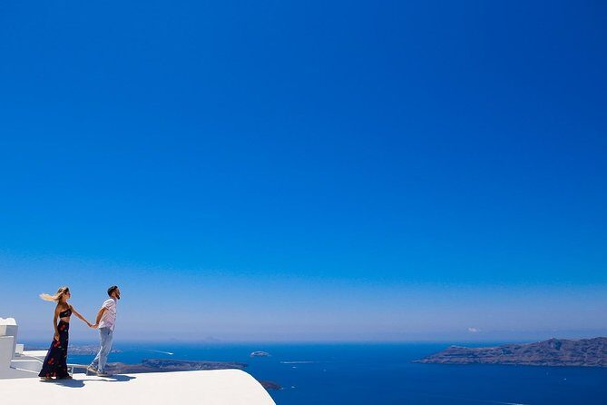 Personal Travel and Vacation Photographer Tour in Santorini - Stop 2: Oia’s Main Street for the Santorini Icon Shots