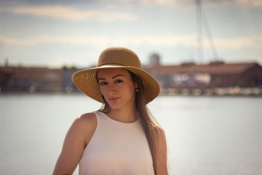 Photo shooting in Thessaloniki - Romantic frames for couples: guidance without awkwardness