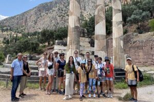 Premium Delphi Day Trip with an Expert Guide, Museum & Lunch - Morning pick-up near Acropolis: what the start feels like