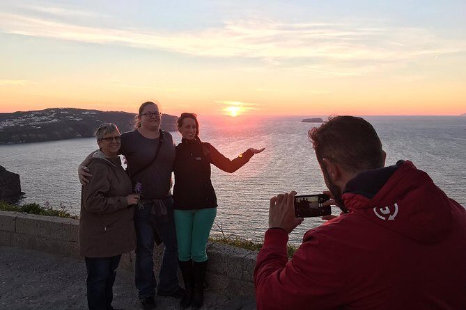 Private 5 Hours Highlights Tour by Native Guide with Wine Tasting - Stop 3: Oia’s One-Hour Plan (And How to Survive It)