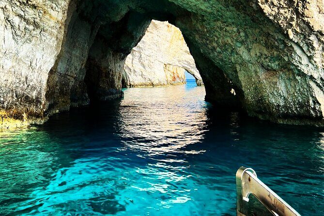 Private 7m 250hp speed boat tour Shipwreck Blue caves up to 8pax - Private speedboat logistics: 7m, 250hp, and a simple meeting point