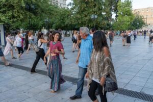 Private Athens By Night Food Tour & Wine Tasting of 5 Varieties - Meeting at Syntagma Square: the view sets the mood fast