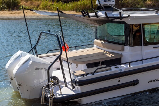 Private Axopar 37 MotorYacht Cruise in Santorini w/ Snack & Drink - Swimming, snorkeling, and time without a stopwatch
