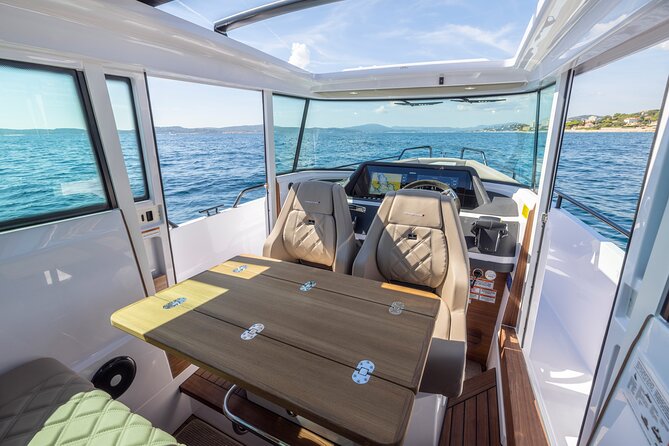 Private Axopar 37 MotorYacht Cruise in Santorini w/ Snack & Drink - A private Axopar 37 instead of a fixed group cruise