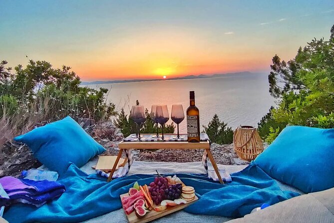 Private cruise Sunset Tour at the Syvota Lighthouse - What happens during the 7 p.m. cruise