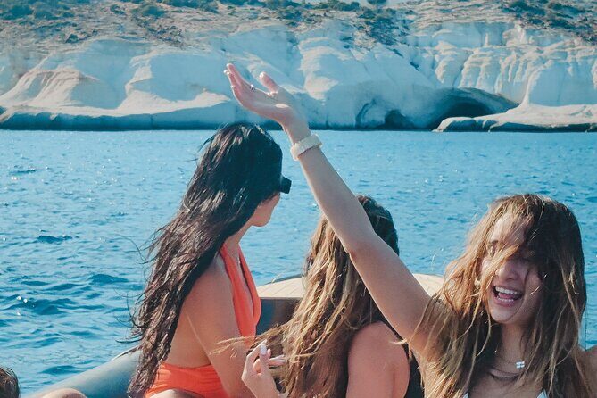Private Cruise with Speedboat: Kleftiko- Sarakiniko- Sykia cave - The value of a private Milos speedboat day