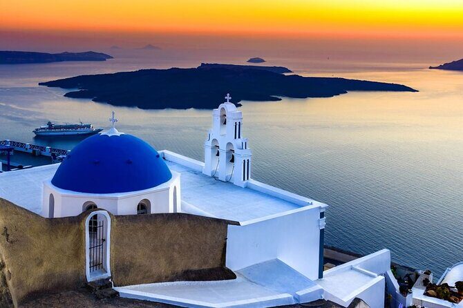 Private Custom Land Tour in Santorini with a Local - Perissa Black Sand Beach: the best built-in break (about 1 hour)