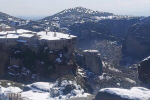 Private Day Trip from Thessaloniki to Meteora - Meteora Monasteries, Caves, and the Rock-Top Viewpoints