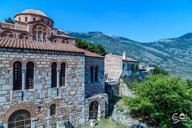 Private Delphi and Hosios Loukas Monastery - Great Lunch and Drinks Included - Stop 1: Delphi sanctuary—where the crowds fade behind your schedule