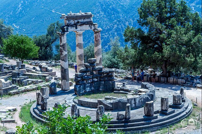 Private Delphi and Hosios Loukas Monastery - Great Lunch and Drinks Included - Lunch and drinks: local eating, not a tourist pit stop