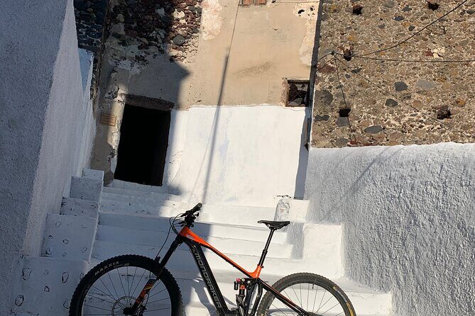 Private Electric Mountain Bike Experience and Tour in Santorini - Akrotiri and the Venetian Castle Steps: A Short Stop with Big Payoff
