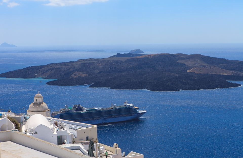 Private Famous Sights Tour with Local Guide in Santorini - What the Private Minivan Adds