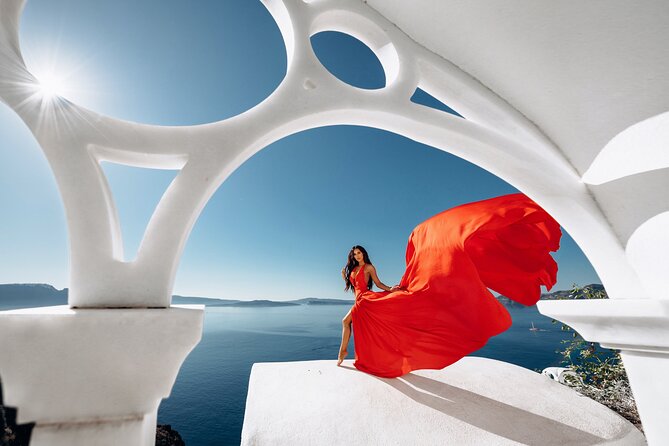 Private Flying Dress Photoshoot in Santorini - The photographer’s direction makes or breaks the session