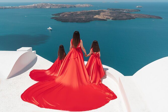 Private Flying Dress Photoshoot in Santorini - A 1 hour 15 minute session: what you can actually get done