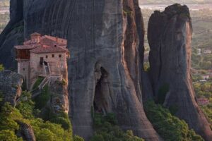 Private Full Day Tour to Meteora from Volos - En route options: a short local workshop stop if you want it