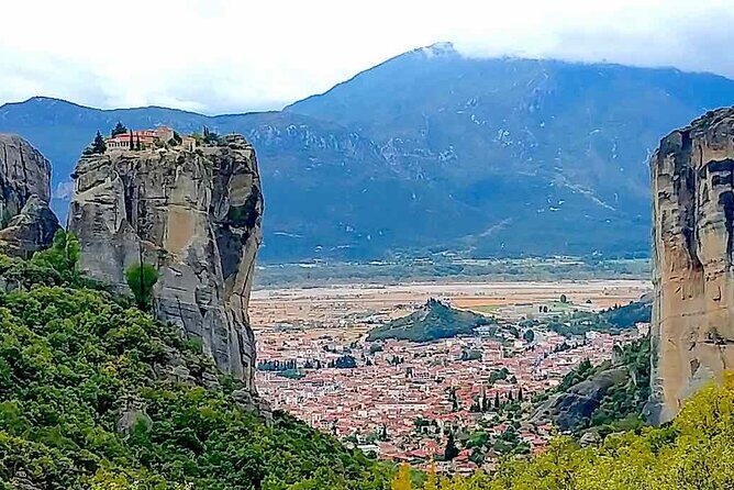 Private Full Day Tour to Meteora from Volos - Beyond the main overlooks: crowd control, photo stops, and added scenery