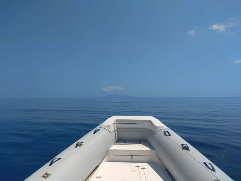 Private, fully customizable cruise in Santorini's caldera - Key points at a glance