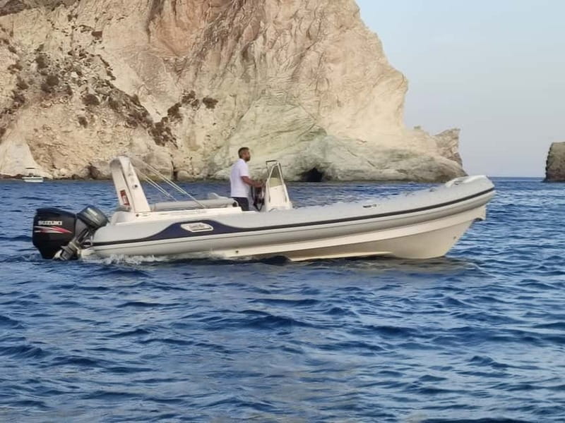 Private, fully customizable cruise in Santorini's caldera - What the private format is really worth