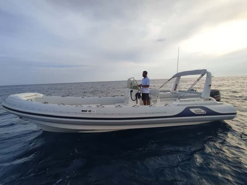 Private, fully customizable cruise in Santorini's caldera - Drinks, snacks, and practical comfort