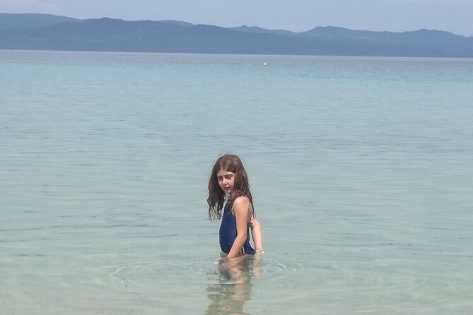 (Private group)Swimming and relax in beautiful beaches. - Dora’s role during the day