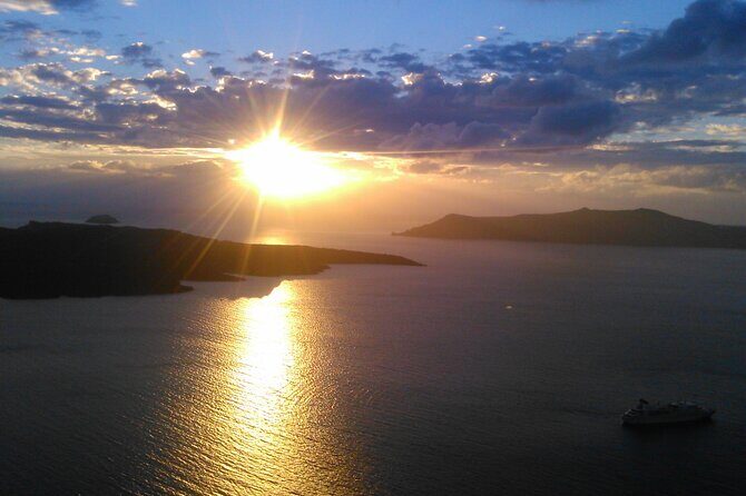 Private Half Day Guided Tour Visit to Santorini - Getting the most out of your photos and your comfort
