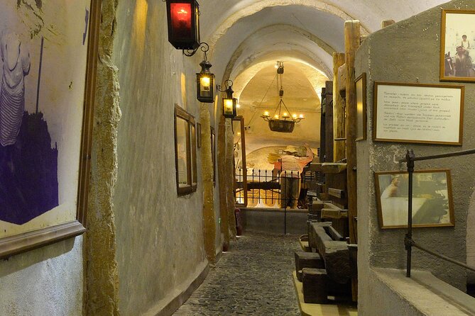Private Half Day Tour with Wine Tasting in Santorini - What the private format really adds
