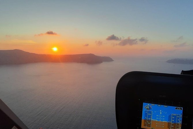 Private Helicopter Tour Santorini 20 minutes - up to 4 passengers - What this short helicopter flight actually gives you