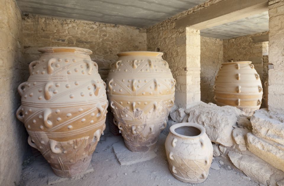 Private Knossos Skip The Line Tour inc. lunch & wine tasting - A traditional tavern lunch in Archanes