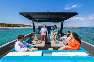 Private Luxury Powerboat Day Tour in Athens - Vouliagmeni, Kavouri, and Varkiza: the stops built for water time